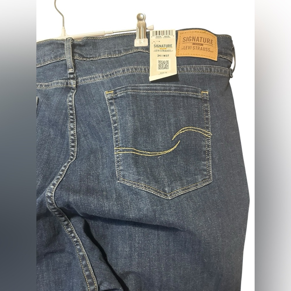 Signature by Levi Strauss Dark Blue Cropped Jeans - Picture 14 of 14